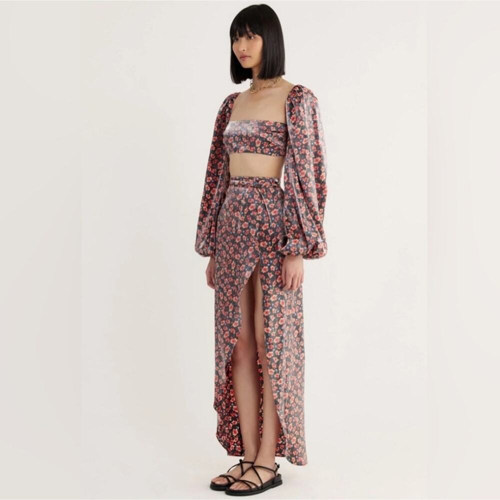 Rumer The Label Soraya Shimmer Floral High Slit Maxi Skirt Red Black M NWT - Picture 2 of 13